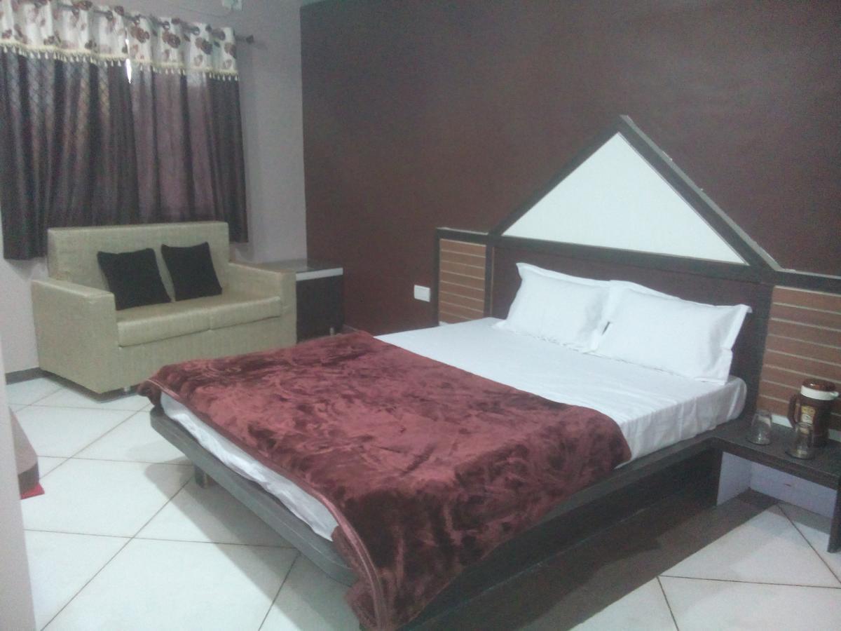 Hotel Palash Regency Bhagor Bagian luar foto
